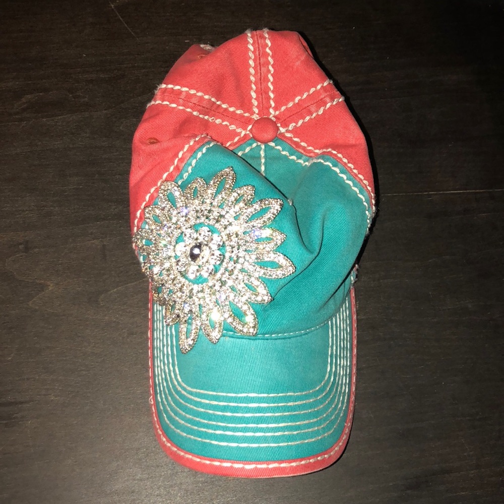 Hat with flower jewel
